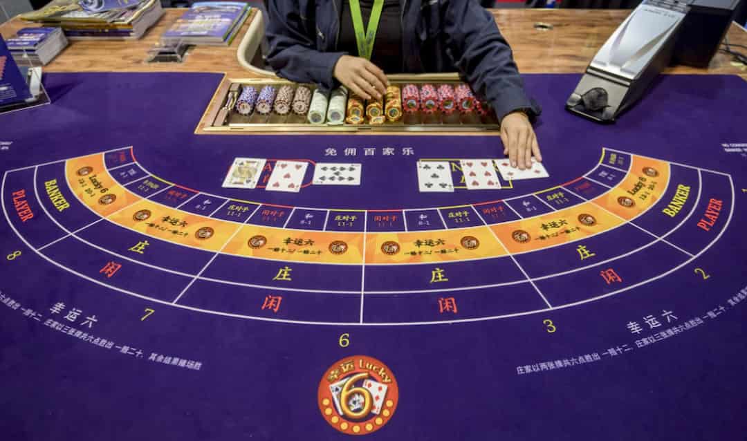 Bàn cờ bạc luôn thu hút khách chơi cùng nhà cái Felix - Hotel & Casino