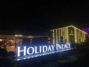 Holiday Palace Resort & Casino là sòng bạc quen thuộc với hầu hết các du khách nước ngoài 