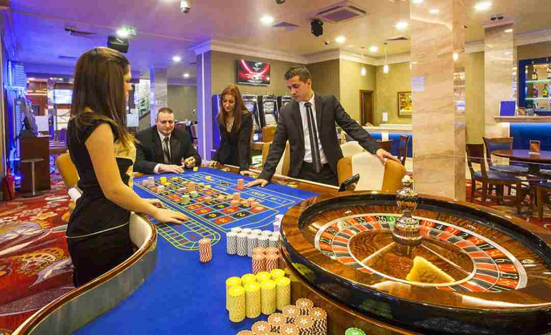 Golden Sand Hotel and Casino voi nhieu tro choi hap dan